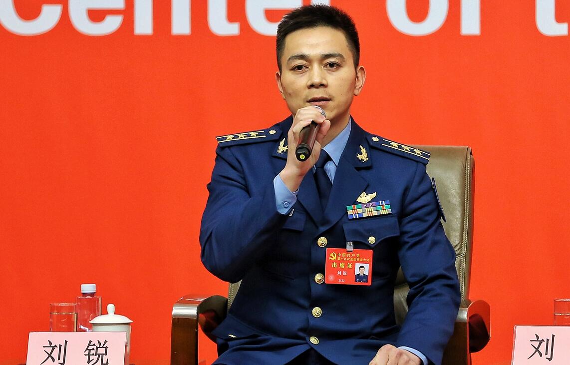 图为空军航空兵某团团长刘锐.