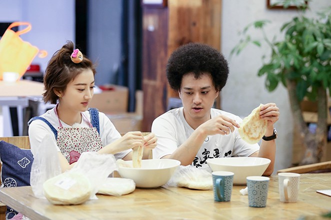 《青春旅社》王源做菜紧张 忐忑心情堪比开演唱会