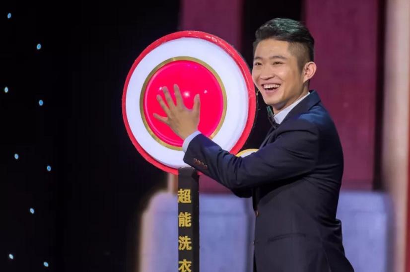 小尼哥,你的下巴还好吗?