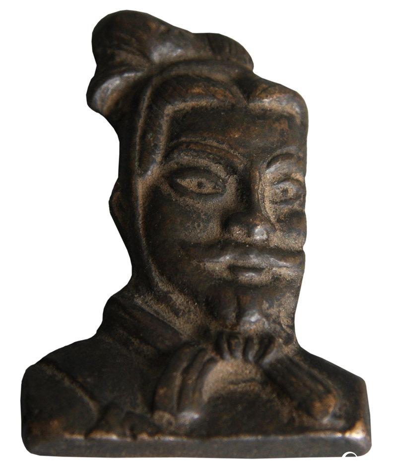 出土于特克斯县的青铜秦人头像