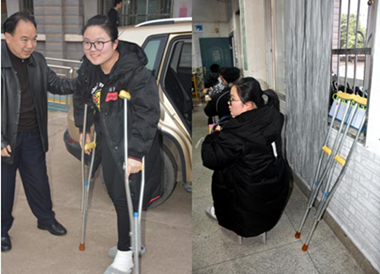 南康赛区高二骨折女生拄双拐参赛 感受"学习的力量"