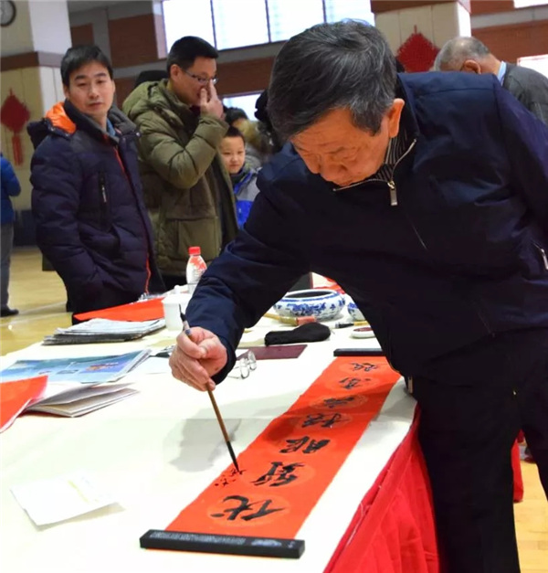 先生现场书写王荣华先生现场书写史成新先生现场书写活动现场活动现场