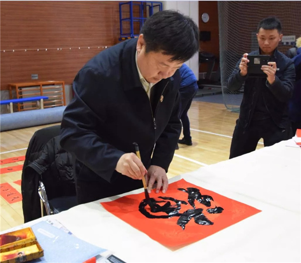 先生现场书写王荣华先生现场书写史成新先生现场书写活动现场活动现场