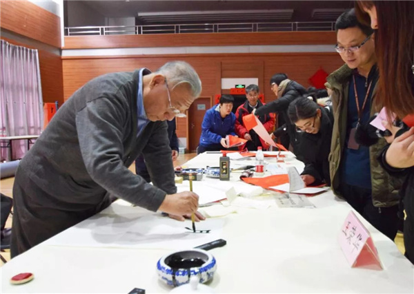 王荣华先生现场书写