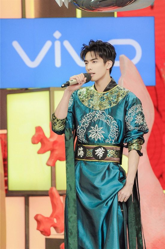 宋威龙《快本》贺新春 嗨唱洗脑神曲搞笑连连_综艺_央视网(cctv.com)