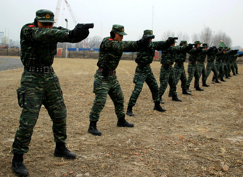 武警官兵冬季训练赤身长跑射击搏击一个都不能少