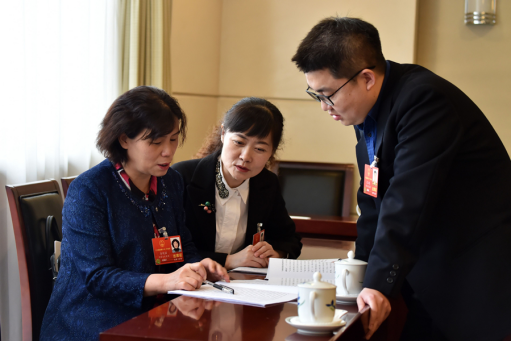 这位女性人大代表专门研究“新材料”_新闻频道_央视网(cctv.com)