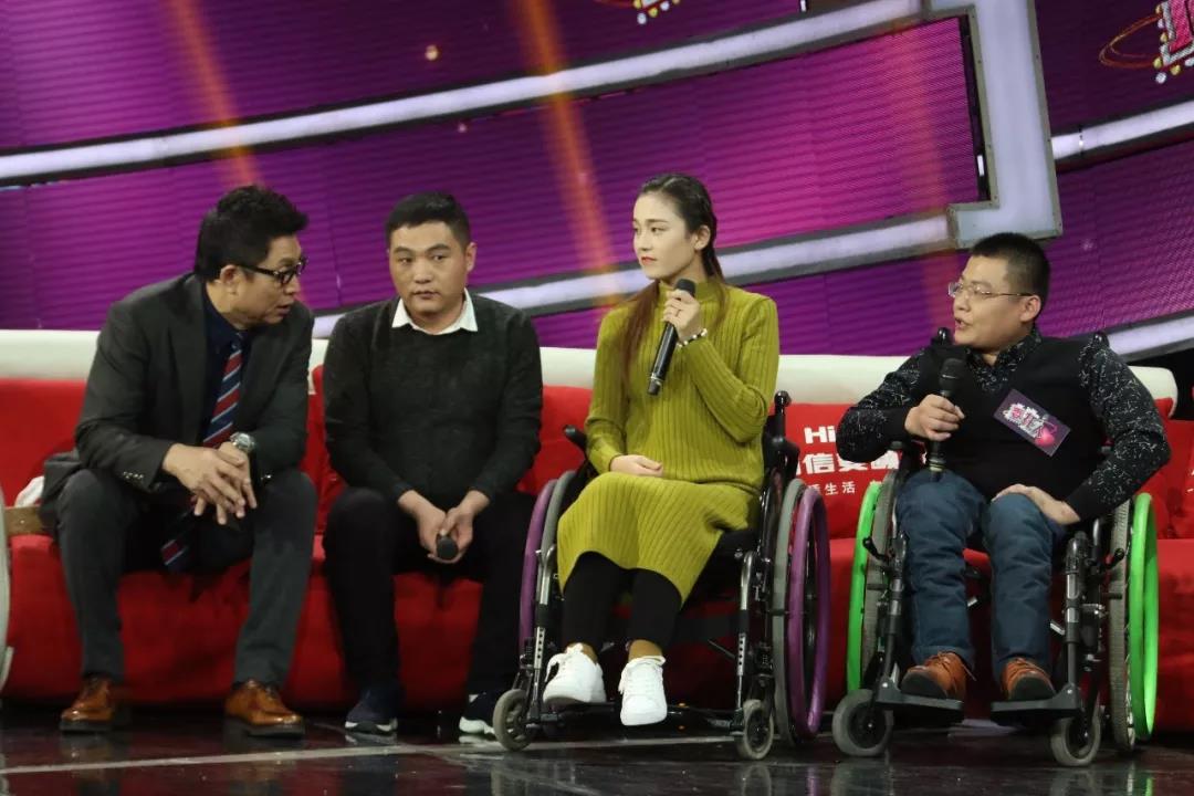 脆骨症患者励志求学拿到双学位和同病相怜的丈夫投身公益战胜病魔