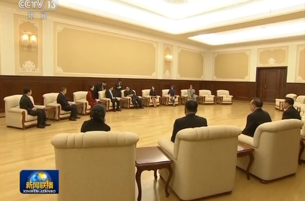 随后,金正恩会见了中国艺术团团长宋涛和主要演员,对习近平总书记派出