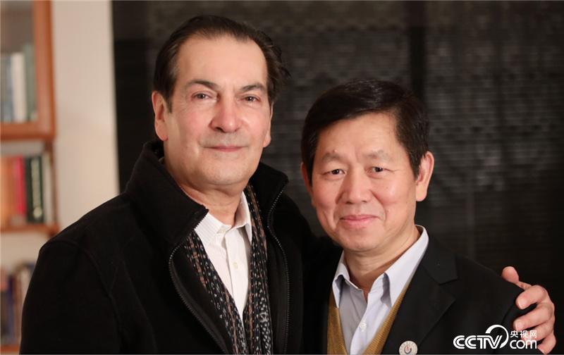 (图为让·高泰和简柳军)