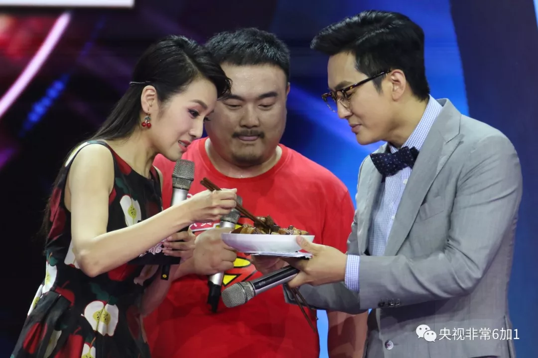 1号家庭来自北京,8岁小队长闫笑然带着爸爸和奶奶组成"千金(千金)组合