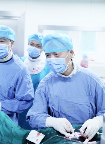 姜卫剑在手术中