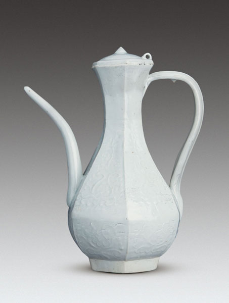 德化窑青白釉印花六棱执壶 南宋 高25.4cm,壶盖口径7cm,足径8.3cm