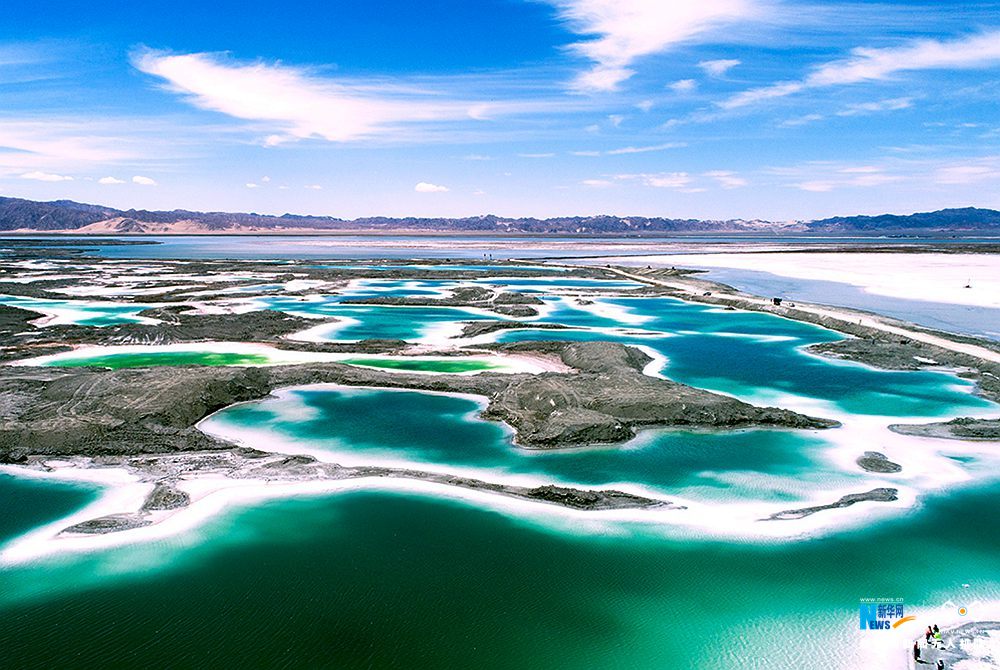 无人机视角下的青海海西州大柴旦湖.新华网 张勇 摄