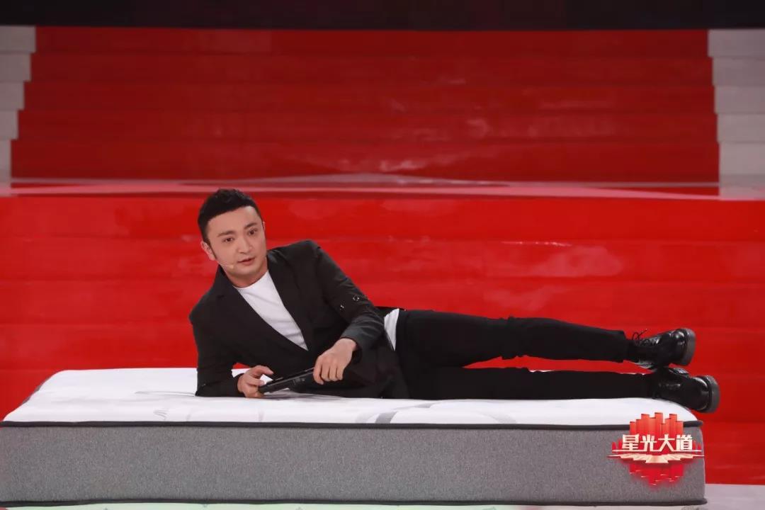 看星光大道打包小尼和床垫送到您家