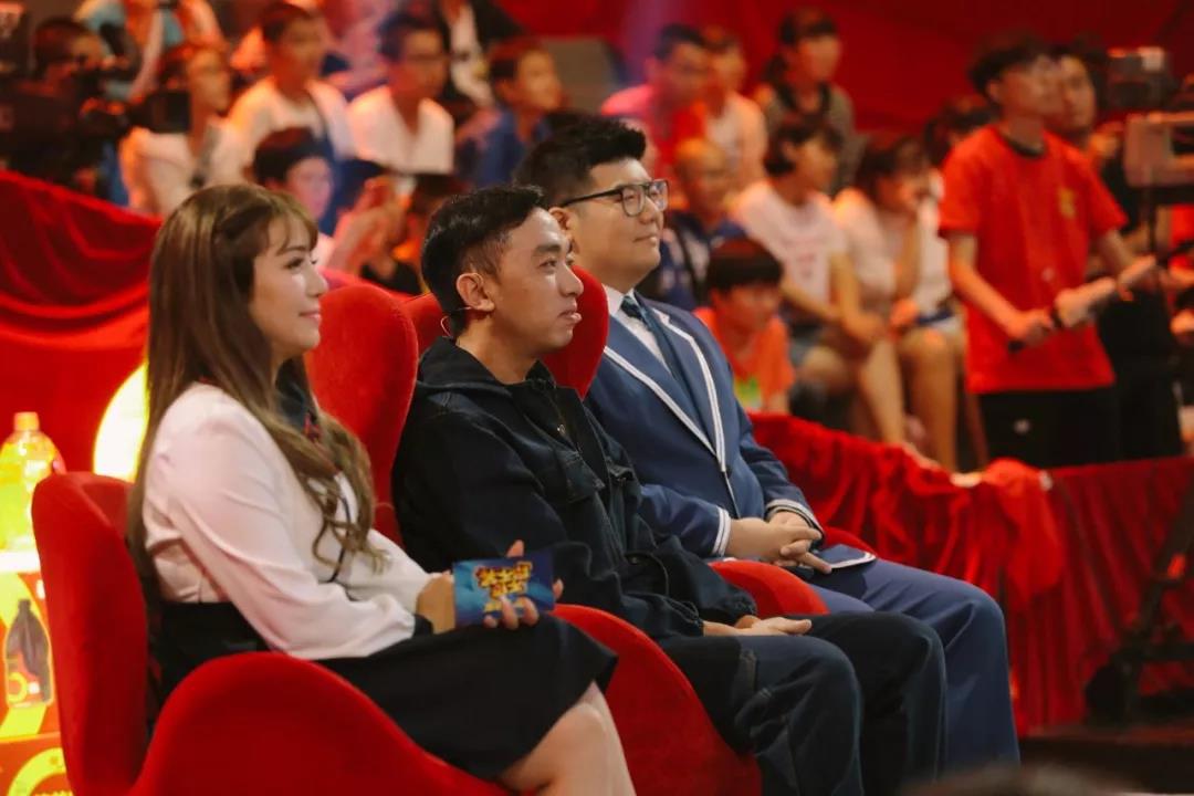 刘东升现在的职业身份是"mlf奔牛重工俱乐部"的队长,团队成员是有着30