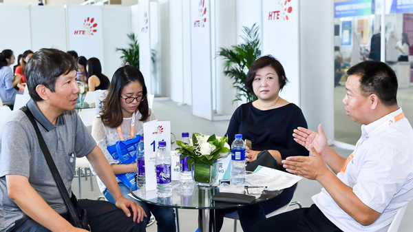 第二届北京国际健康旅游博览会开幕会现场交流
