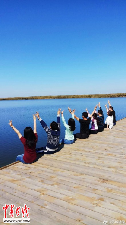 一起晒背影 | 国旗下的青春最飞扬