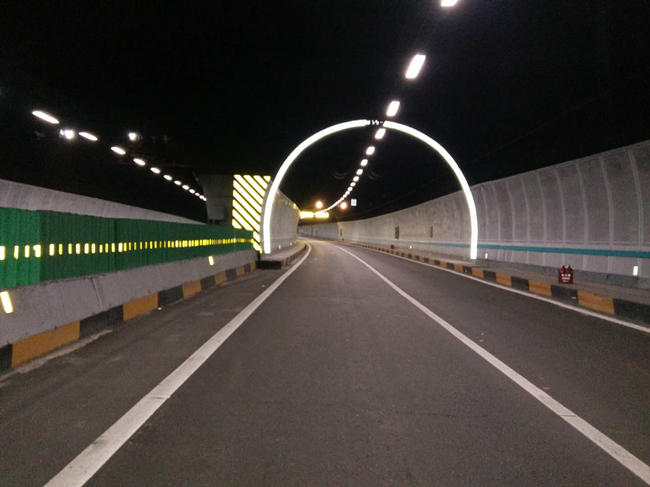 厦门部分隧道增加反光隧道轮廓带 降低安全风险