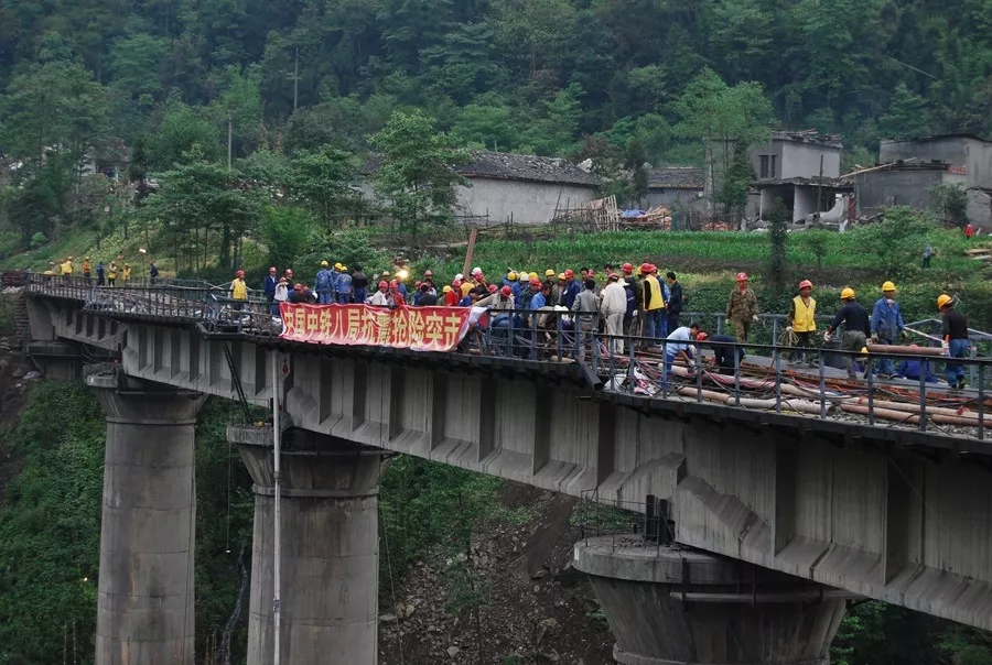 从抢险救灾到精准扶贫,40年,图说央企社会责任