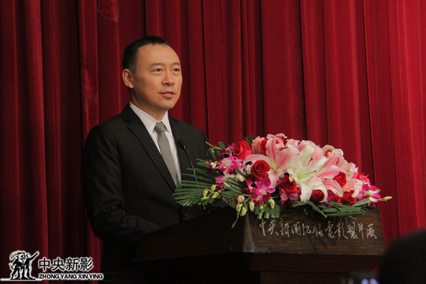 纪念过往 聚焦当下，为勇气和坚持喝彩 大型文献纪录电影《奋斗时代》在京举行新闻发布会_新影集团