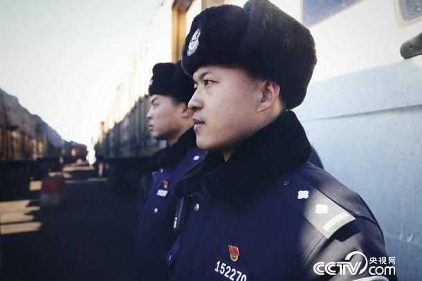 甘其毛都出入境边防检查站优化服务举措口岸过货量突破1900万吨创新高