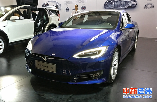 特斯拉在车库里“自燃” 网友：请给老车主一个解释