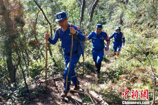 江西一老人山中走失9日 当地救援队多方搜寻获救