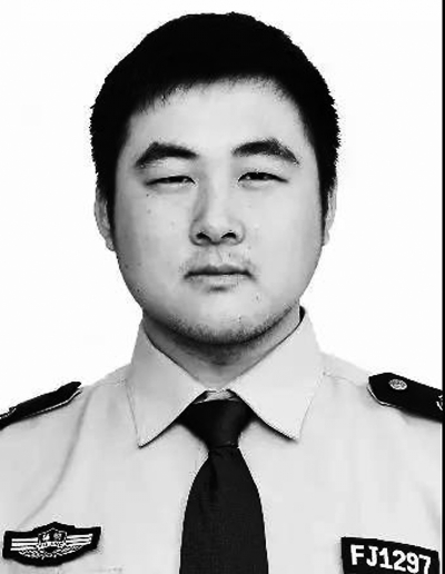 司机驾驶途中低头聊微信 杭州24岁辅警不幸被撞牺牲