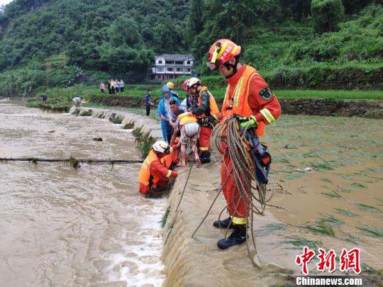 暴雨致贵州多地洪涝 贵州启动防汛Ⅳ级应急响应