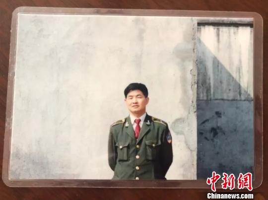 老民警5张工作照背后的故事：警服变迁折射时代轨迹