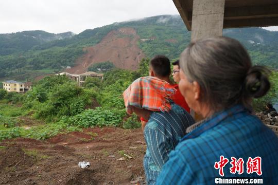贵州水城山体滑坡已搜救出22人 11人生还11人遇难