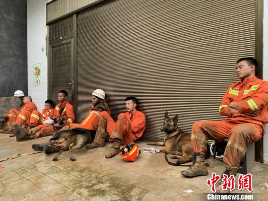 村民忆贵州水城山体滑坡瞬间：巨响如打雷 房子震动明显