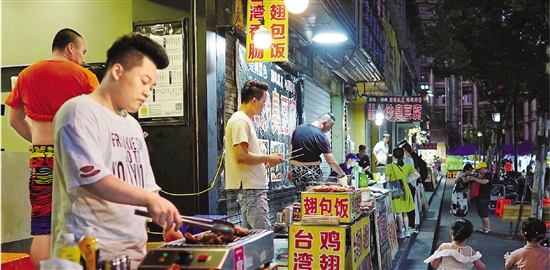 夜市“线上重生”：夜宵不打烊 商家凌晨迎来用餐高峰
