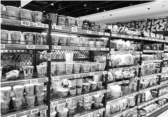 吃方便面等于消费降级？正换姿势爬上年轻人餐桌