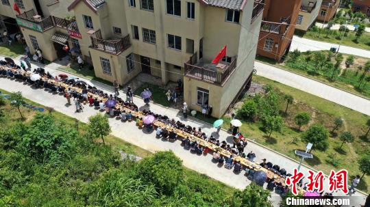 人类文明“活化石”广西南丹白裤瑶欢度瑶年节