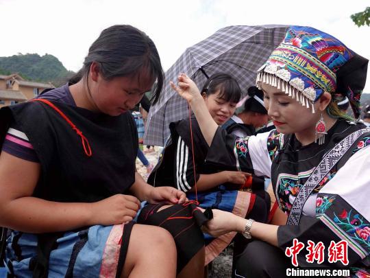 人类文明“活化石”广西南丹白裤瑶欢度瑶年节