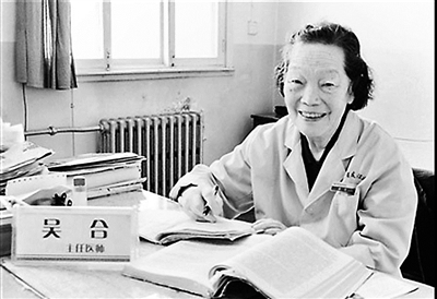 95岁医生去世后捐遗体 生前坚持开最便宜有效的药