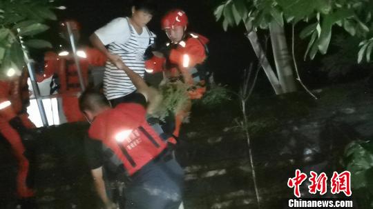 台风“韦帕”袭击广西防城港致多处内涝 17人被困