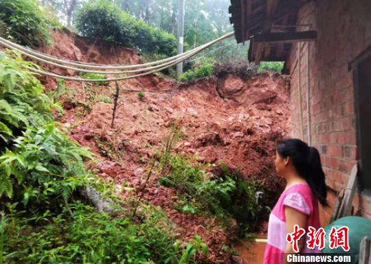 四川马边暴雨4人意外落水失踪 工作组已抵达