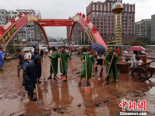 四川马边暴雨4人意外落水失踪 工作组已抵达