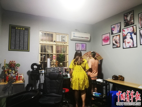 被文身捆住的少年