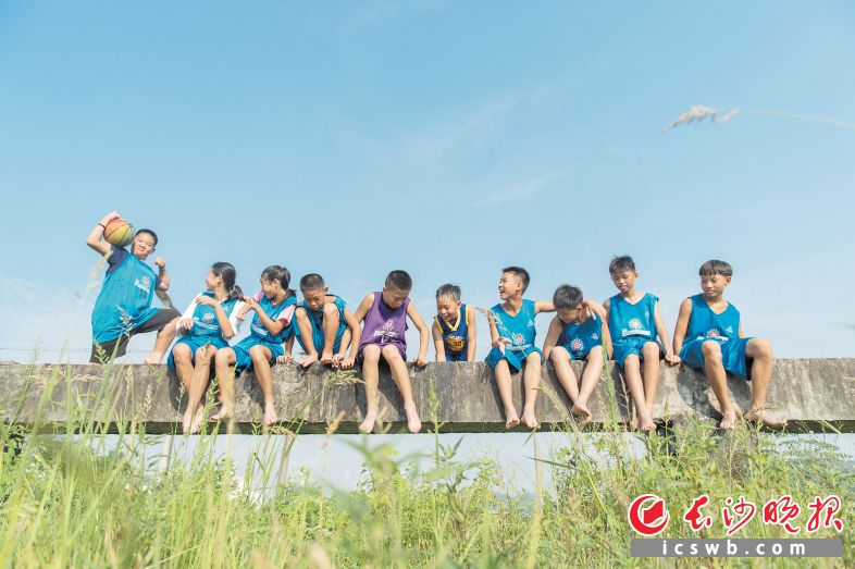 体育“以体育人”：看乡村少年逐梦篮球