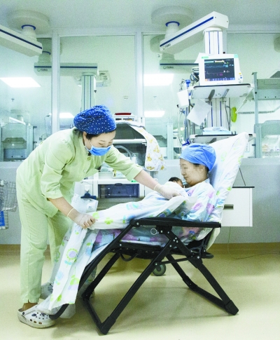 手术车是什么儿童医院温情多：开“汽车”去手术 “袋鼠妈”育宝宝_https://www.jmylbn.com_新闻资讯_第1张