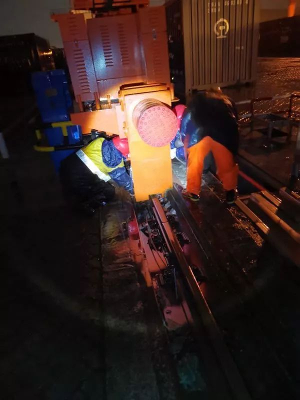 这是一群连台风也吹不走的青年