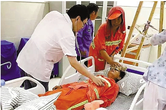 记烈日下“最火”的人