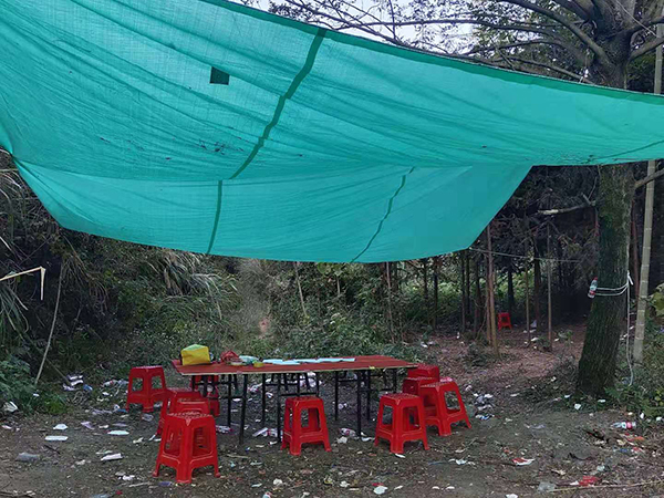 流动赌场开在山林深处 警方借助无人机查处:抓获21人