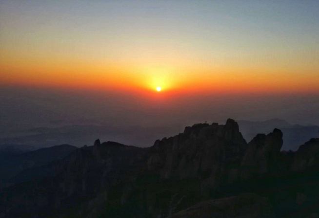崂山主峰巨峰（图片来源：崂山文旅网）