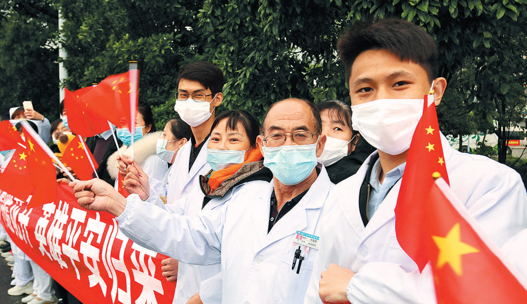 疫情期间,各地援鄂医疗队员们白衣执甲,逆行出征,保卫人民健康.