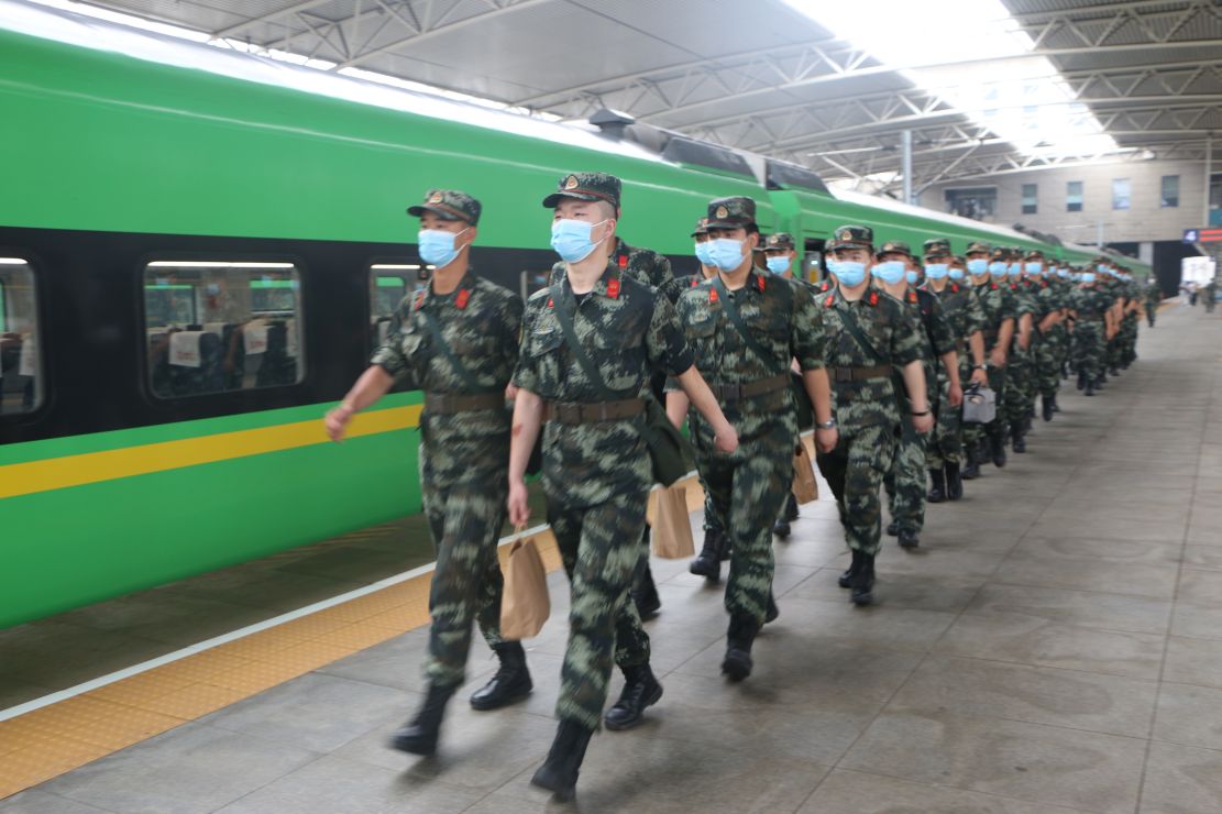 新兵下队系列 扎根草原苦为乐报效祖国尽忠诚 军事频道 央视网 Cctv Com